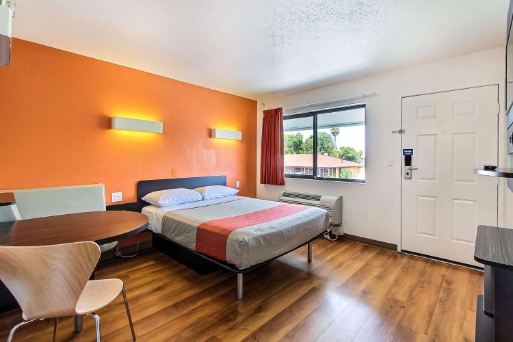 Motel 6-Sunnyvale, CA - South photo 1