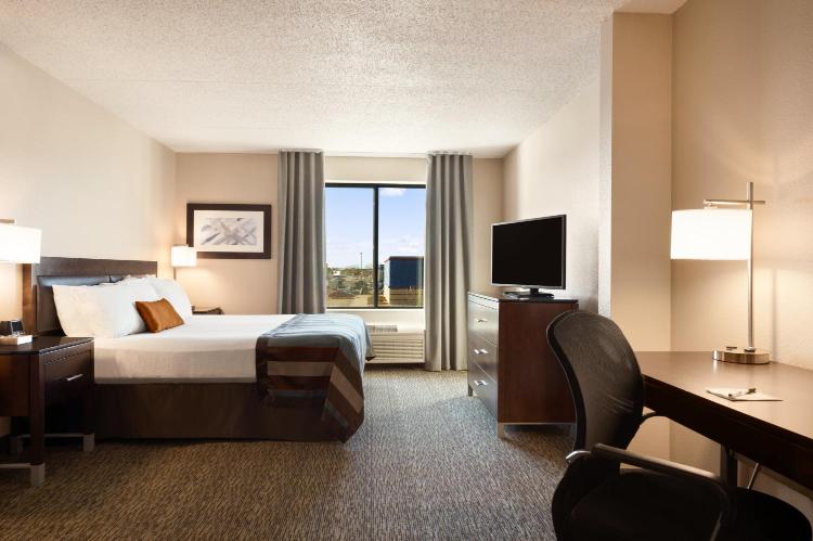 Wingate by Wyndham Fargo photo 1