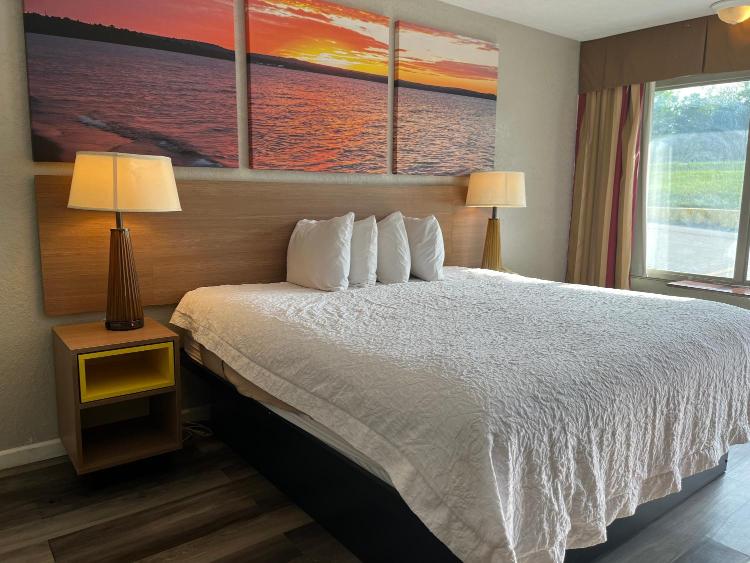 Days Inn & Suites by Wyndham Dayton North photo 3