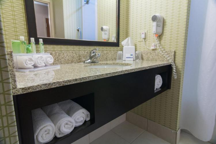 Holiday Inn Express and Suites Winchester by IHG photo 2