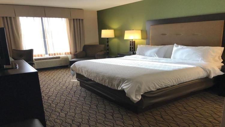 Holiday Inn Express and Suites Winchester by IHG photo 3