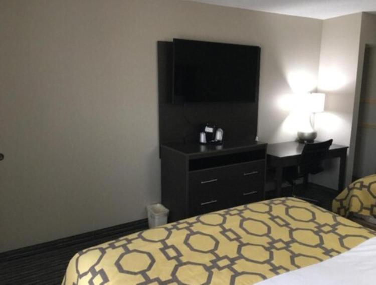 Baymont by Wyndham Topeka photo 3