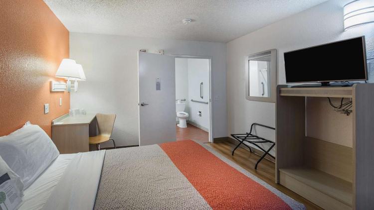 Motel 6-Medford, OR - North photo 1