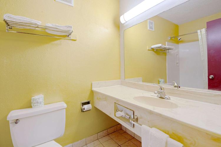 Economy Inn & Suites photo 3