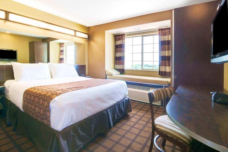 Microtel Inn & Suites by Wyndham Macon photo 2