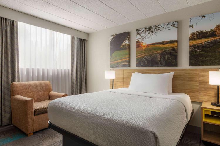Days Hotel by Wyndham Allentown Airport / Lehigh Valley photo 1