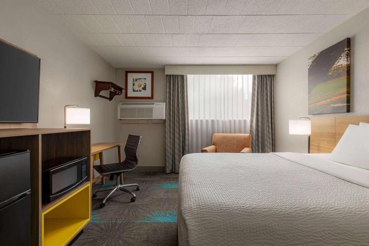 Days Hotel by Wyndham Allentown Airport / Lehigh Valley photo 3