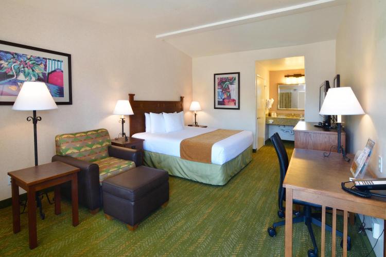 Lamplighter Inn & Suites at SDSU photo 1