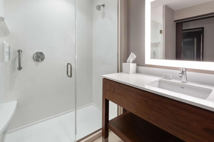 Hampton Inn by Hilton Nashville Airport Century Place photo 3