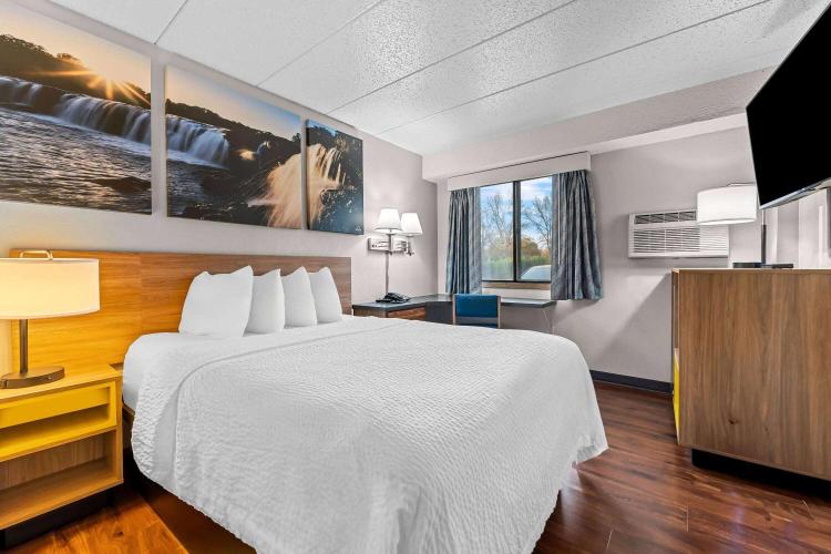 Days Inn by Wyndham Sioux Falls photo 1