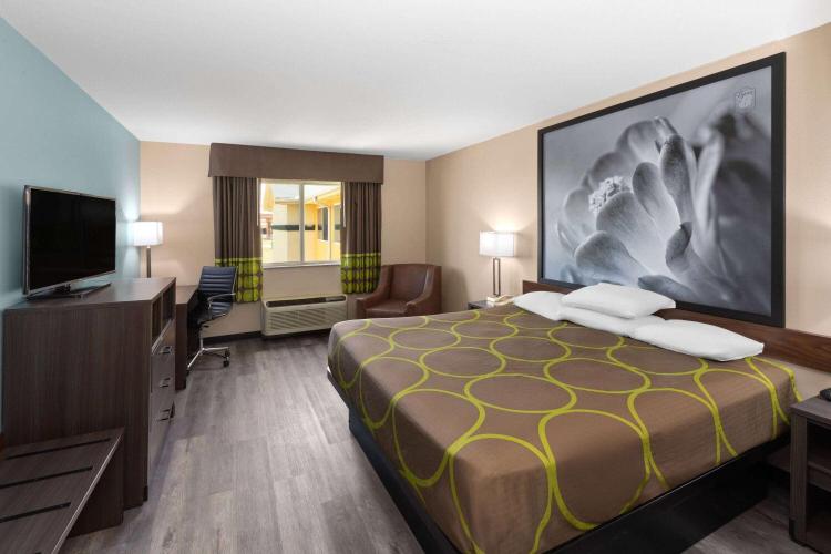 Super 8 by Wyndham Lubbock West photo 1