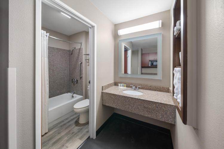 Super 8 by Wyndham Lubbock West photo 3