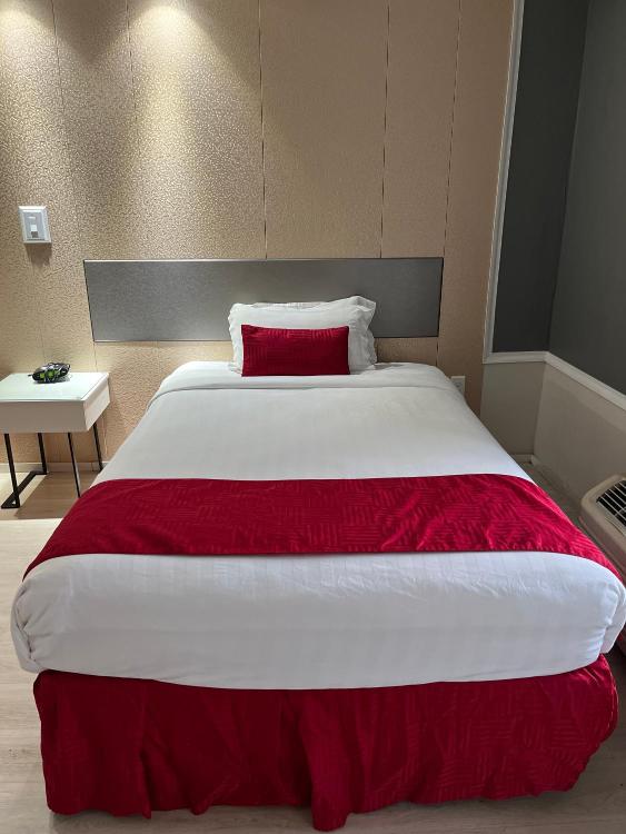 Travelodge by Wyndham Orlando at Heart of International Drive photo 2