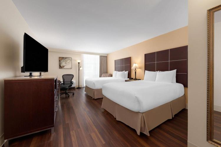 Wyndham Riverfront Hotel photo 1