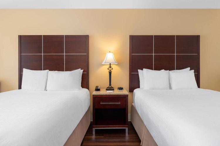 Wyndham Riverfront Hotel photo 2