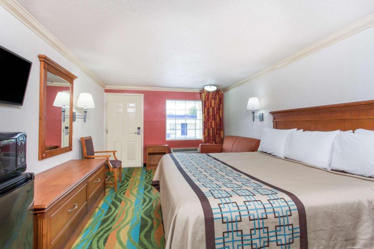 Days Inn by Wyndham Virginia Beach Town Center photo 1