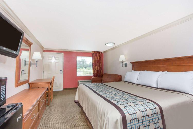 Days Inn by Wyndham Virginia Beach Town Center photo 3