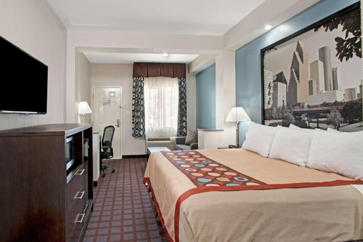 Super 8 by Wyndham Houston North I-45 photo 2