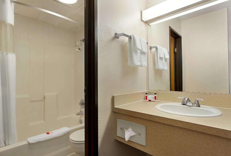 Howard Johnson by Wyndham Billings photo 3