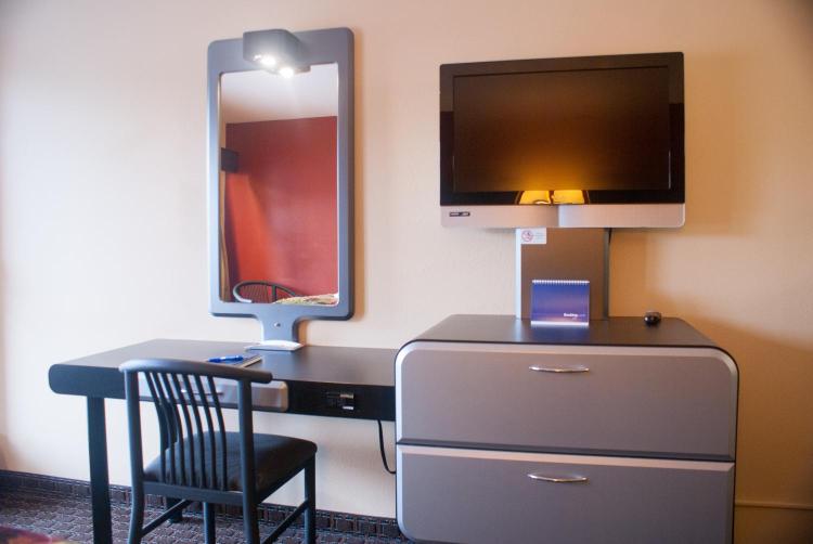 Super 8 by Wyndham Kissimmee/Maingate/Orlando Area photo 2