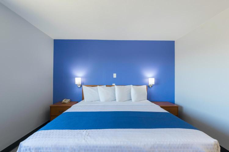 Americas Best Value Inn East Peoria photo 1