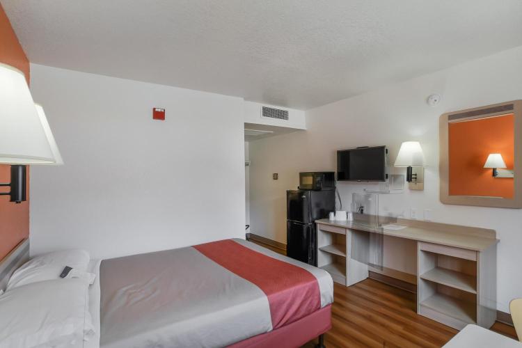 Motel 6-Medford, OR photo 1