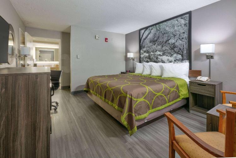 Super 8 by Wyndham Diberville Biloxi Area photo 2