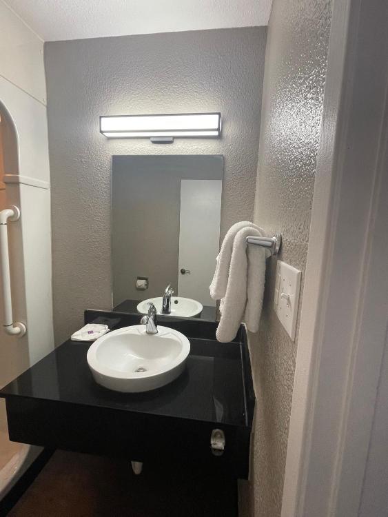 Motel 6-Bakersfield, CA - South photo 1