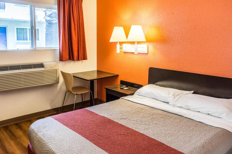Motel 6-Bakersfield, CA - East photo 3