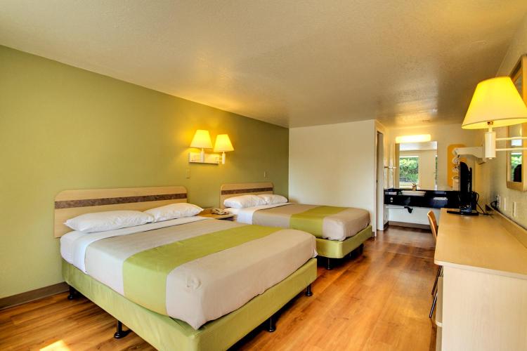 Rodeway Inn photo 1