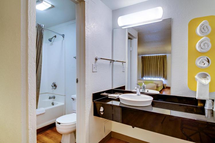 Rodeway Inn photo 3