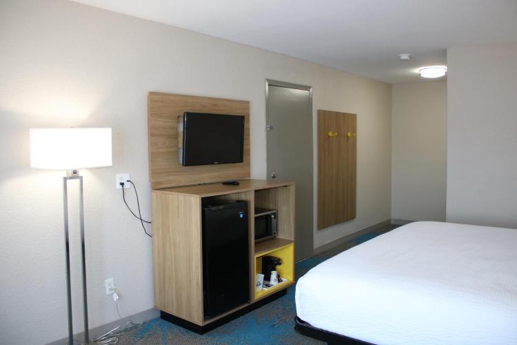 Days Inn by Wyndham Waco University Area photo 1