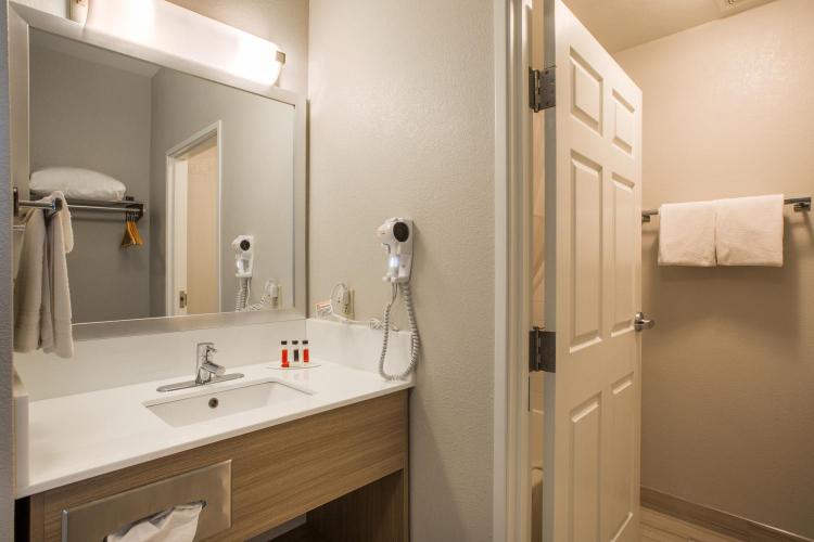 Baymont by Wyndham Albuquerque Airport photo 1