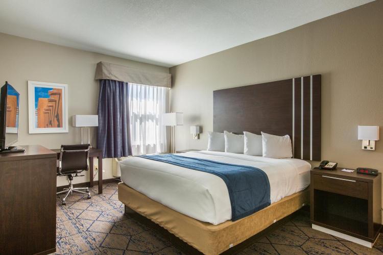 Baymont by Wyndham Albuquerque Airport photo 2