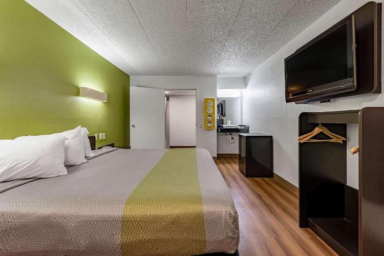 Days Inn by Wyndham Cincinnati I-71 photo 1