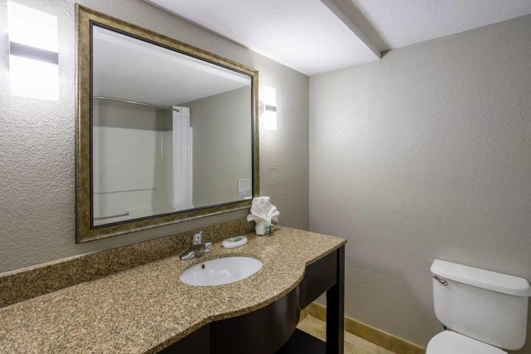 Baymont by Wyndham LaVergne photo 2