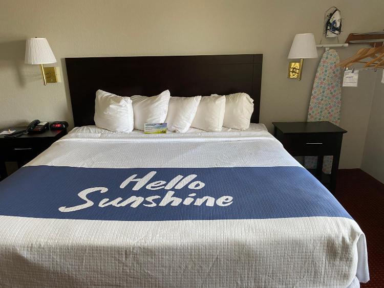 Days Inn & Suites by Wyndham Des Moines Airport photo 3