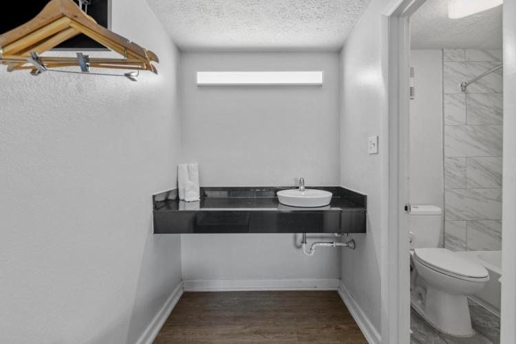 Budget Inn-Norfolk, VA - Oceanview photo 3