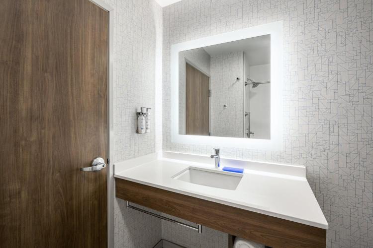 Holiday Inn Express & Suites - Gilbert - East Mesa by IHG photo 1