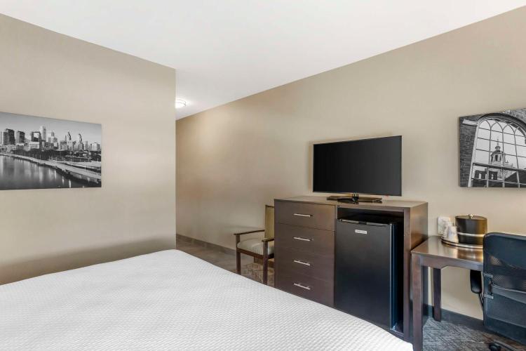 Best Western Plus Philadelphia-Pennsauken Hotel photo 1