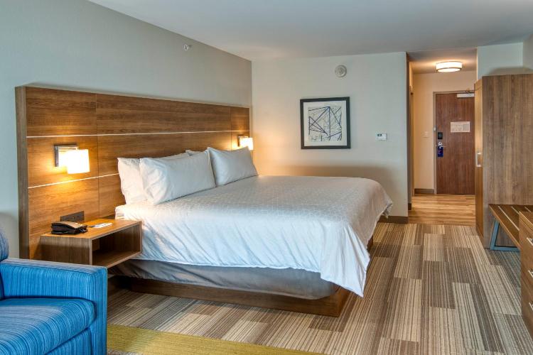 Holiday Inn Express & Suites Omaha Downtown Old Market by IHG photo 2