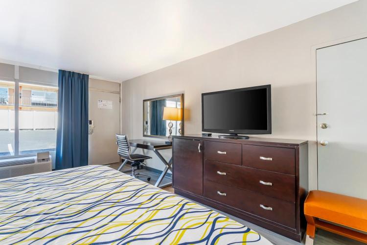 Rodeway Inn photo 2