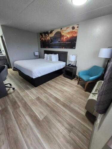 Days Inn by Wyndham Charleston WV photo 1