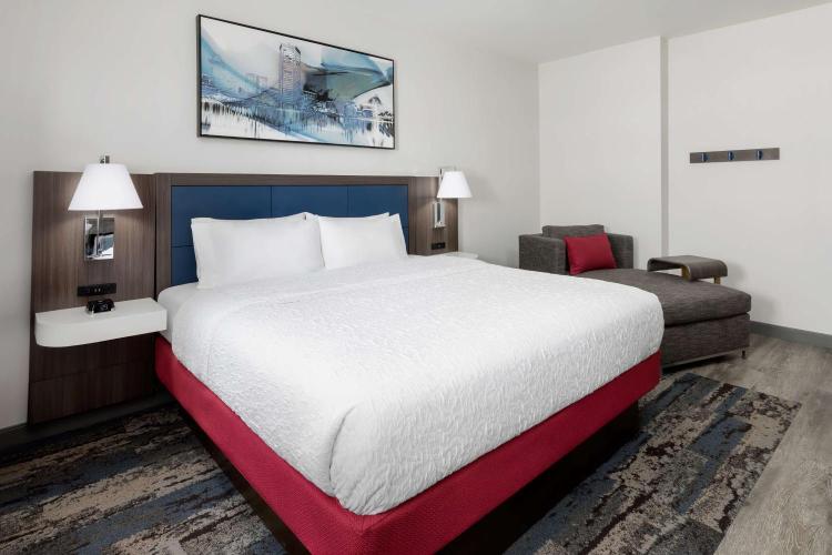 Hampton Inn & Suites Baltimore Inner Harbor photo 1