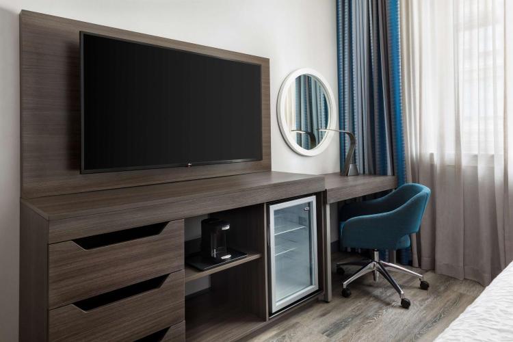 Hampton Inn & Suites Baltimore Inner Harbor photo 3