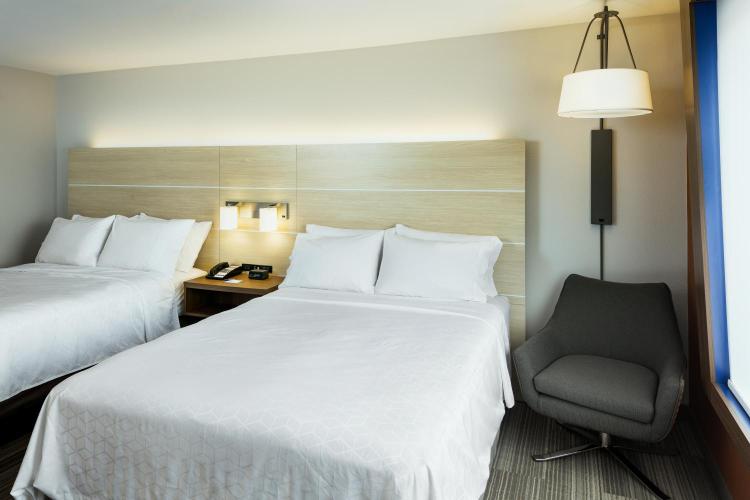 Holiday Inn Express & Suites - Medford by IHG photo 2