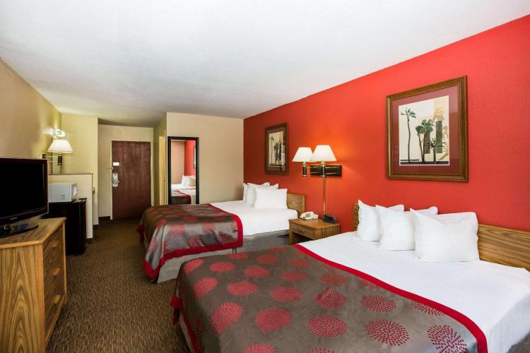 Ramada by Wyndham Sioux Falls photo 1