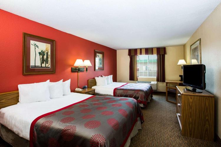 Ramada by Wyndham Sioux Falls photo 2