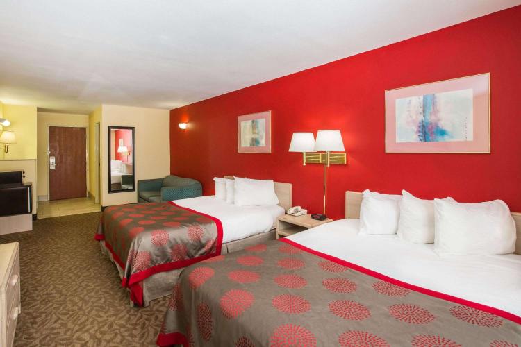 Ramada by Wyndham Sioux Falls photo 3