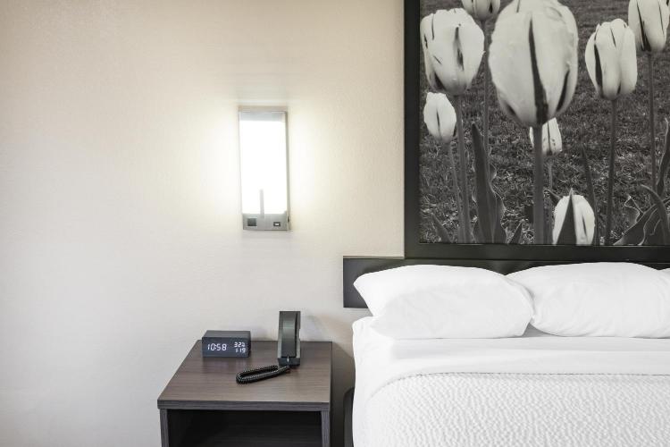 Super 8 by Wyndham Charlottesville photo 3